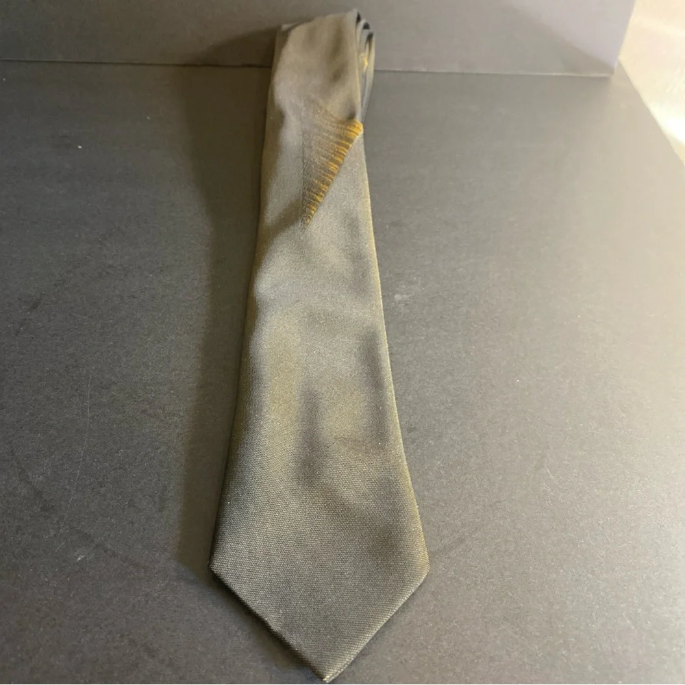 Vintage Superba 60’s 100% Dacron Polyester No Press Olive Neck Tie Abstract Slim